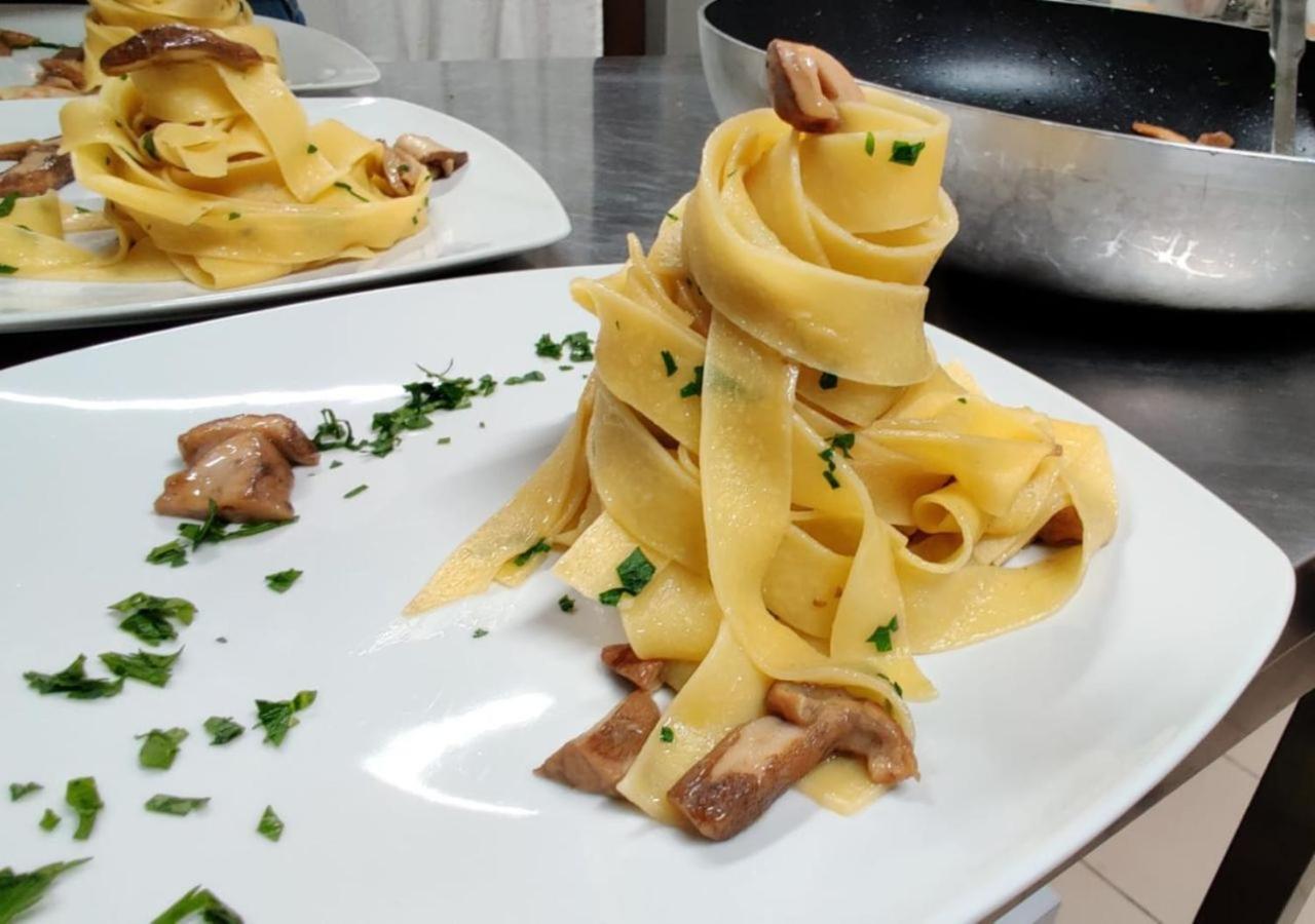 "Il Casaletto" Agriturismo Moderno, Vista Panoramica E Cibo Spettacolare- Scurcola Marsicana Eksteriør bilde